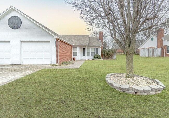 Building Photo - Quiet and Quaint Duplex in Rogers!
