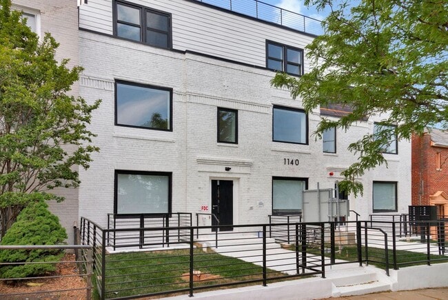 Photo - 1140 17th St NE