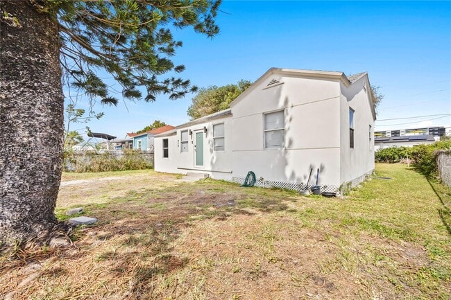 Photo - 919 NW 66th St