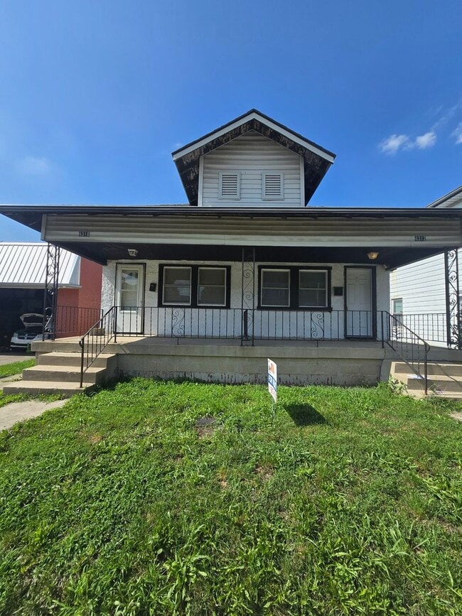 Building Photo - Spacious One Bedroom Duplex Near E. Michigan and Emerson