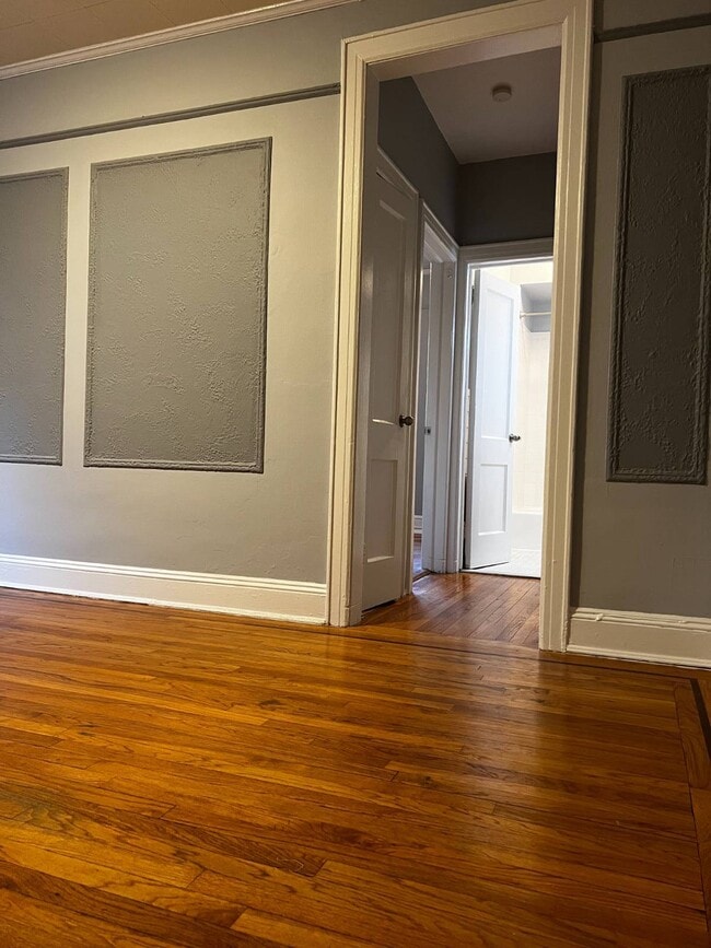 Photo - 576 Warburton Ave