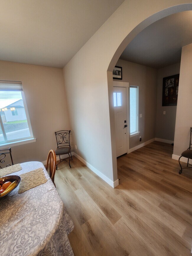 Photo - 209 Rainier Dr