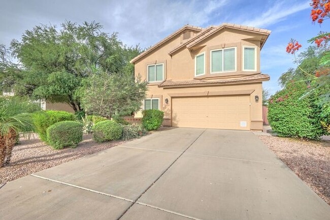 Photo - READY TO VIEW NOW! Gorgeous Gilbert Home with Golf Course Views