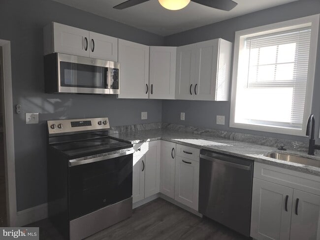 Photo - 2911 Markley Ave