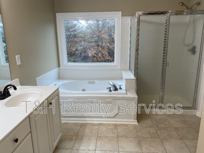 Photo - 11451 Sutton Pl Dr E