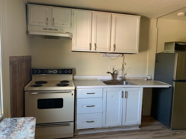 4 Kitchen - 52 W Main St Unit 2E