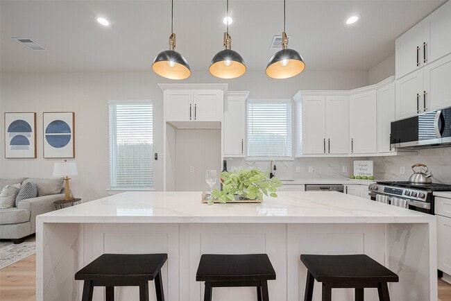 Building Photo - 3544 Mt Pleasant St