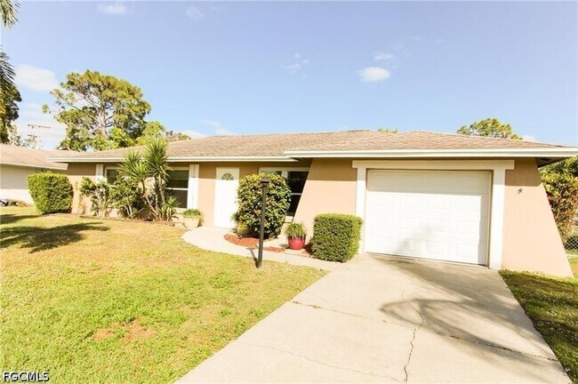 1329 Torreya Cir