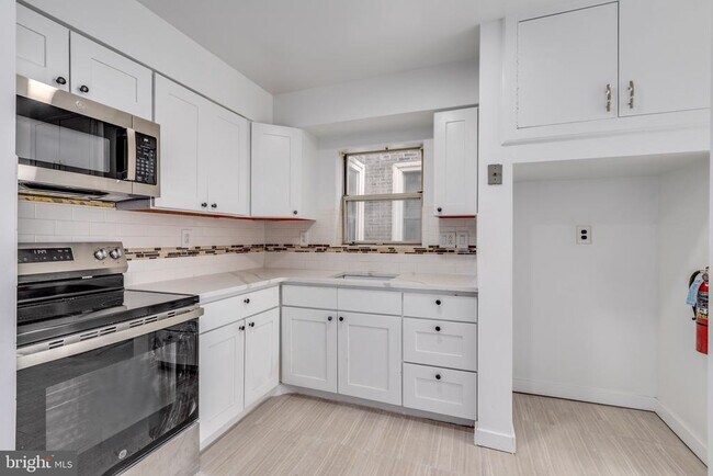 Photo - 4242 Pine St