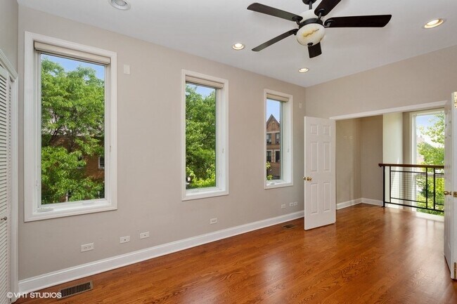 Photo - 1458 N Artesian Ave Unit E1