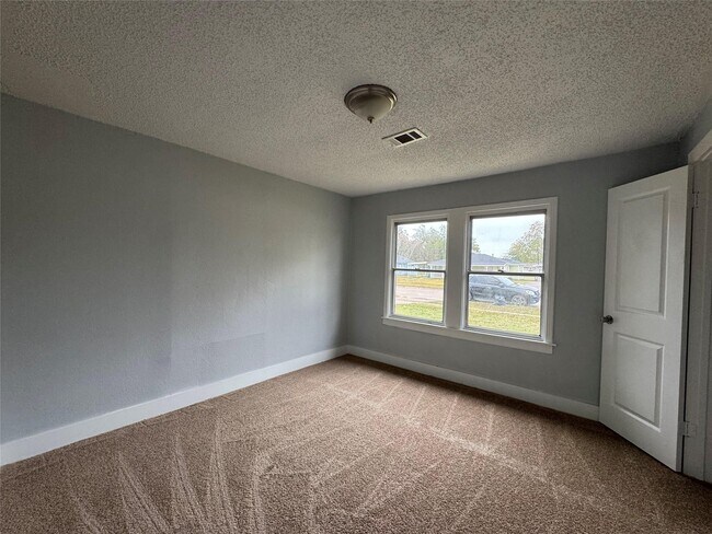 Photo - 710 Alvin St