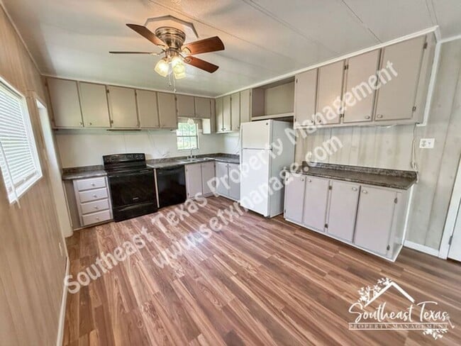 Photo - 1455 Mohawk St