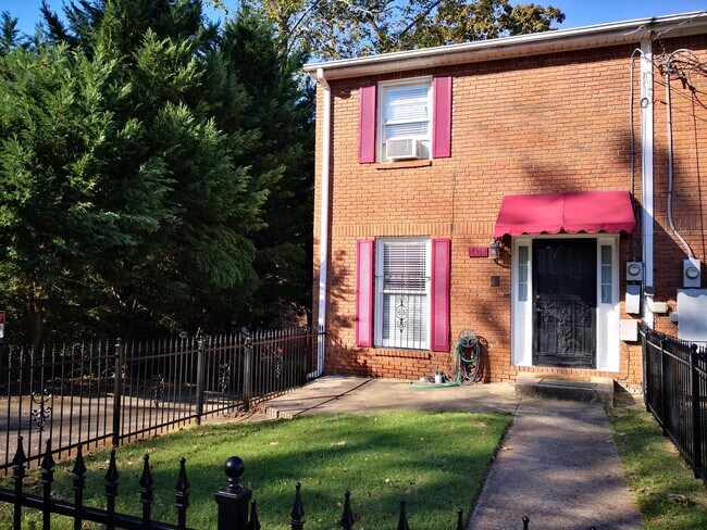 Photo - 1418 18th St S