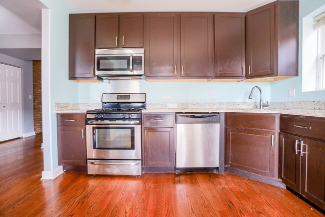 Photo - 2043 W Arthur Ave Unit 2E