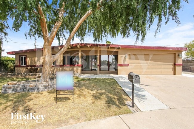 Building Photo - 2028 W Schell Dr