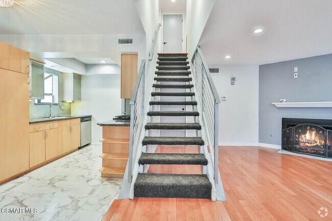 Building Photo - 18411 Hatteras St Rental