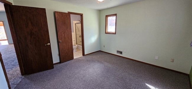 Photo - 2020 Crosstown Blvd NE