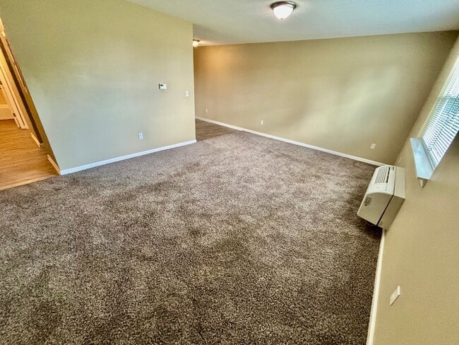 Photo - Cozy one bedroom available just in time fo... Unidad 504