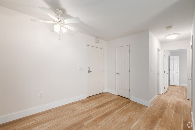 2BR, 1BA - 798SF - Dining Room