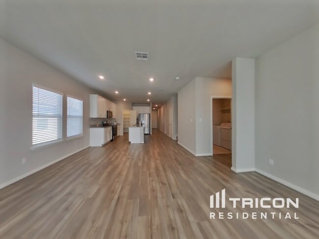 Photo - 13532 Emerson Wy