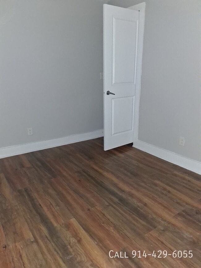 Building Photo - 23 E 4th St