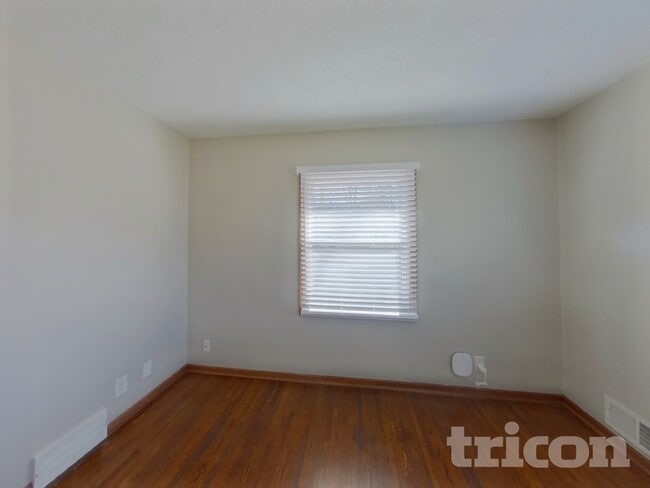 Photo - 16377 Duluth Ave SE