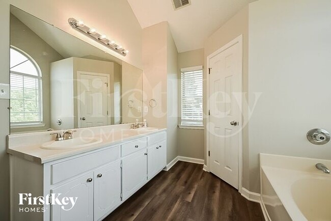 Photo - 4049 Fieldway Rd