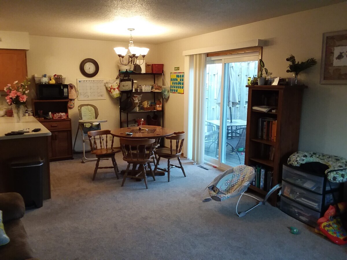 dining room - 608 Walden Ct Unit A