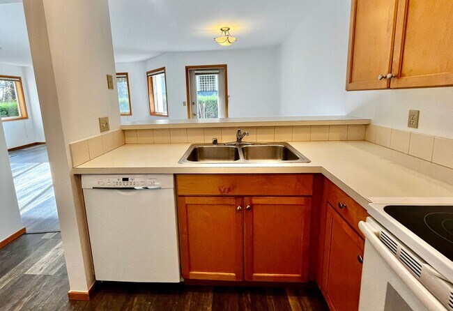 Photo - Light and Bright Kingston Condo Unit B105