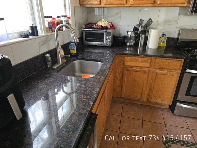 Photo - 502 Benjamin St