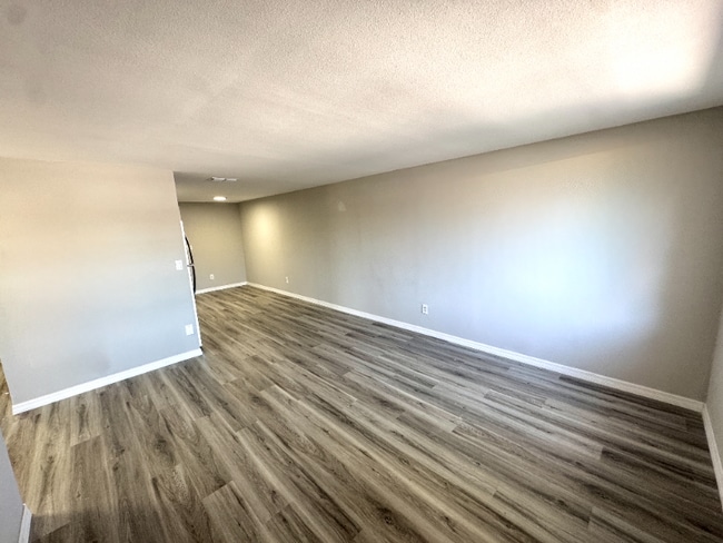 Photo - 5928-5930 13th St Ct E Unidad 5930