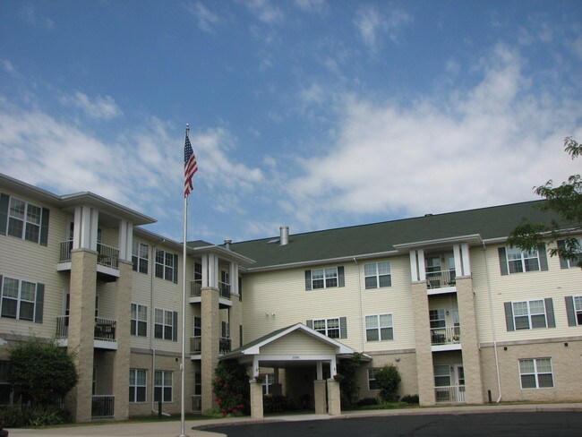 Sunrise Village Apartments For Rent In South Milwaukee Wi Forrent Com