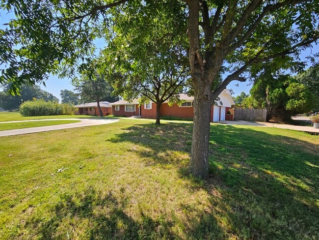 Photo - (3) Bed/(2) Bath with Storm Shelter and Mo...