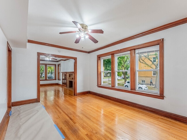 Photo - 3825 W Roscoe St Unit 1W