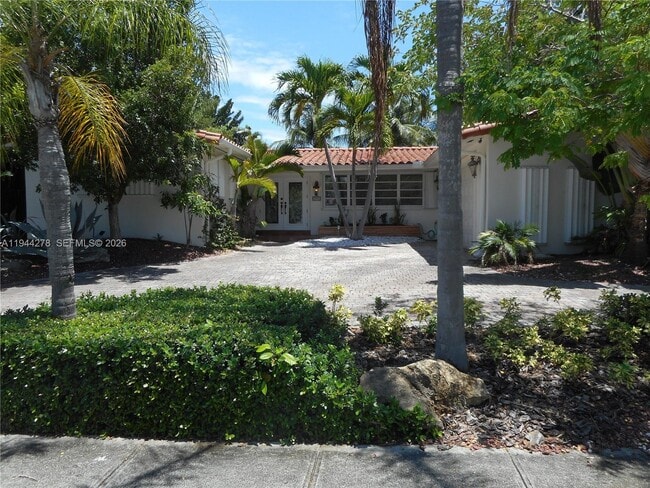 Photo - 2325 Magnolia Dr