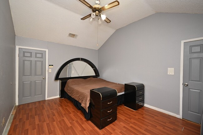 Photo - 13102 Richmond Ave