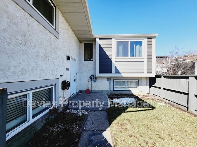 Photo - 611 Willow Ct NW