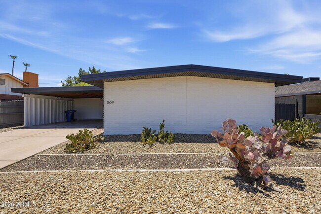Photo - 1609 E Gaylon Dr