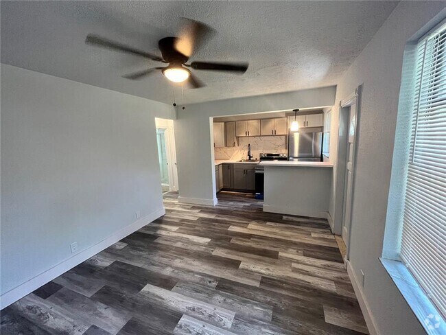 Building Photo - 1610 S 19th Ave Unit E Rental