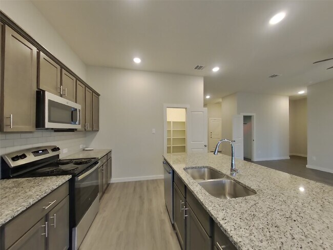 Photo - 2415 Cohorn Trl