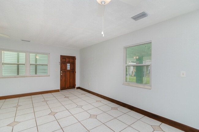 Photo - 2125 Smathers Cir S