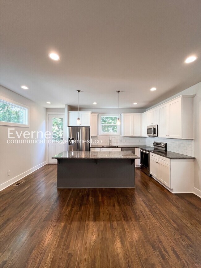 336 Queen Ave
