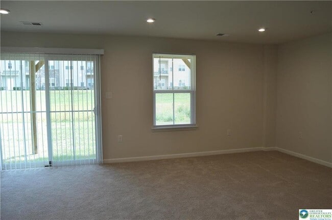 Photo - 2332 Raya Wy