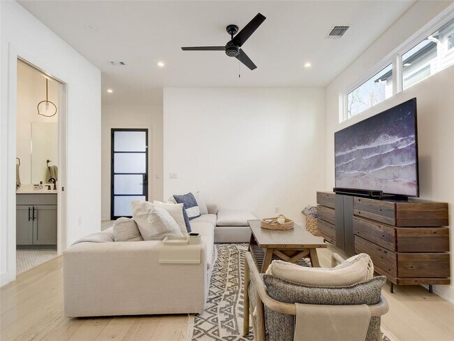 Photo - 1411 Cometa St