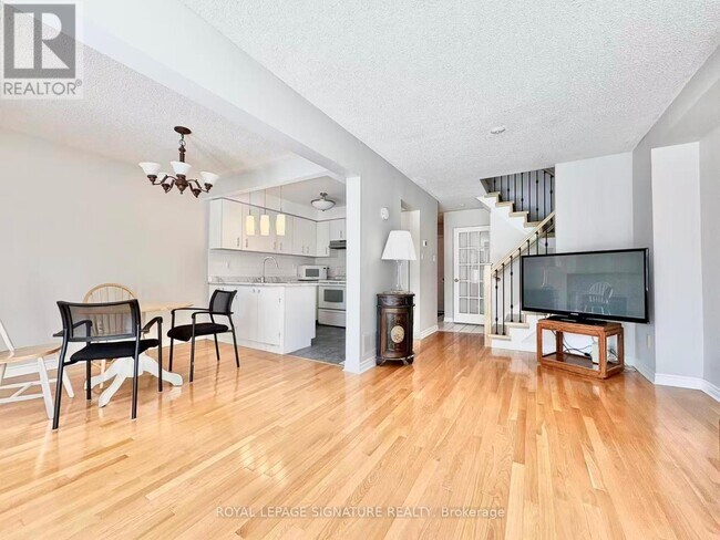 Photo - 7 Farnham Dr