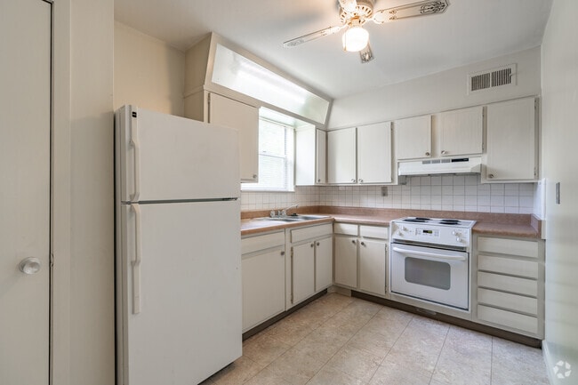 2BR, 1BA - 930SF - Kitchen - Summer Oaks Apartments
