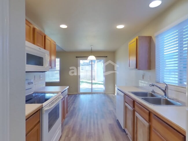 Photo - 585 N Katie Way