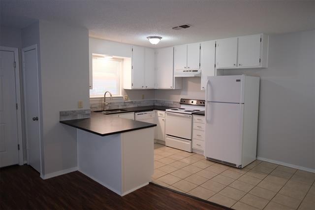 Photo - 4919 Lovell Ave