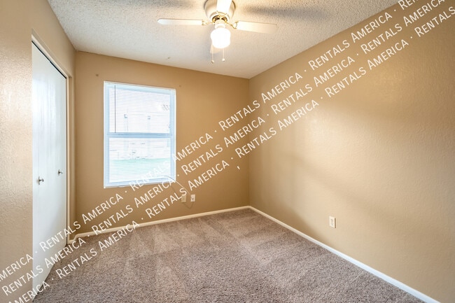 Building Photo - 5136 E Evergreen St Rental