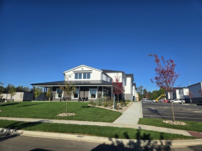 Flats on 10th - Clubhouse